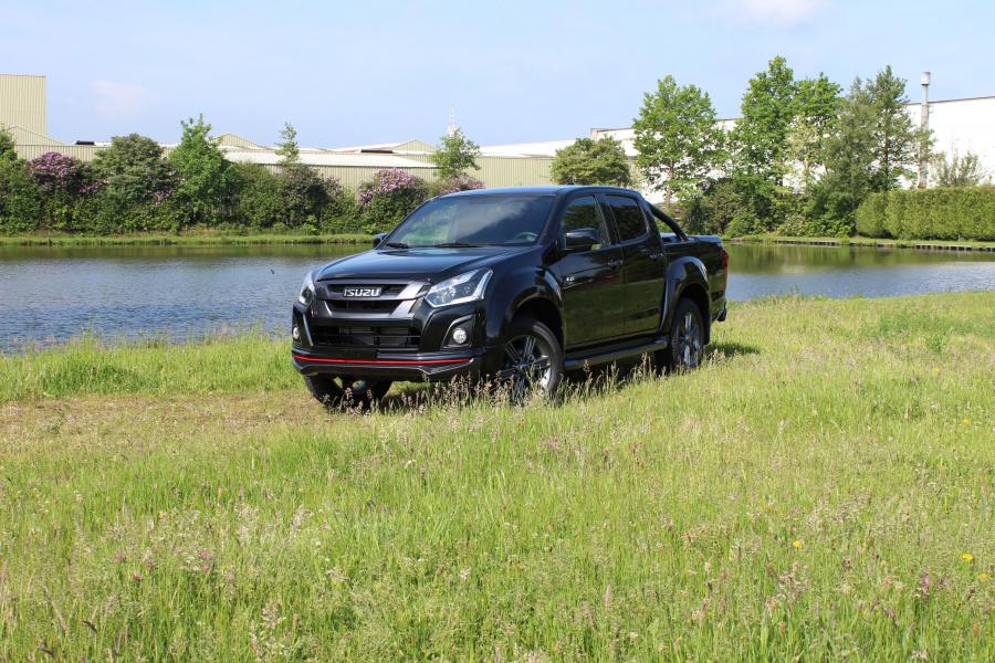  Isuzu D-Max Urban Double Cab 2017 года  (фото 10 из 13)